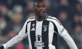 米兰体育热议穆阿尼转会大戏上演：巴黎要价过高，尤文深思熟虑