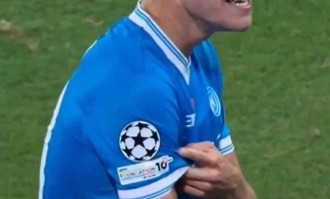 隔空喊话曼联？霍伊伦德庆祝动作引爆热议