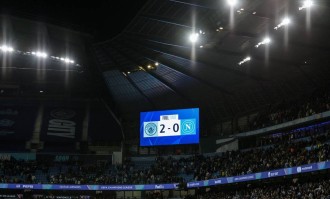 一夜大起大落：曼城多1人久攻不下，巴萨仅1射正取胜，法甲豪门客场崩盘